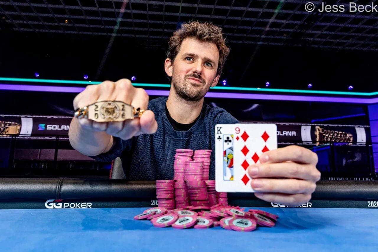 Мосс и Паули выиграли первые браслеты WSOP