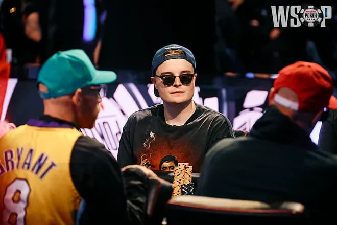 Лукас Джумалон сохраняет чиплидерство на финальном столе WSOP Main Event