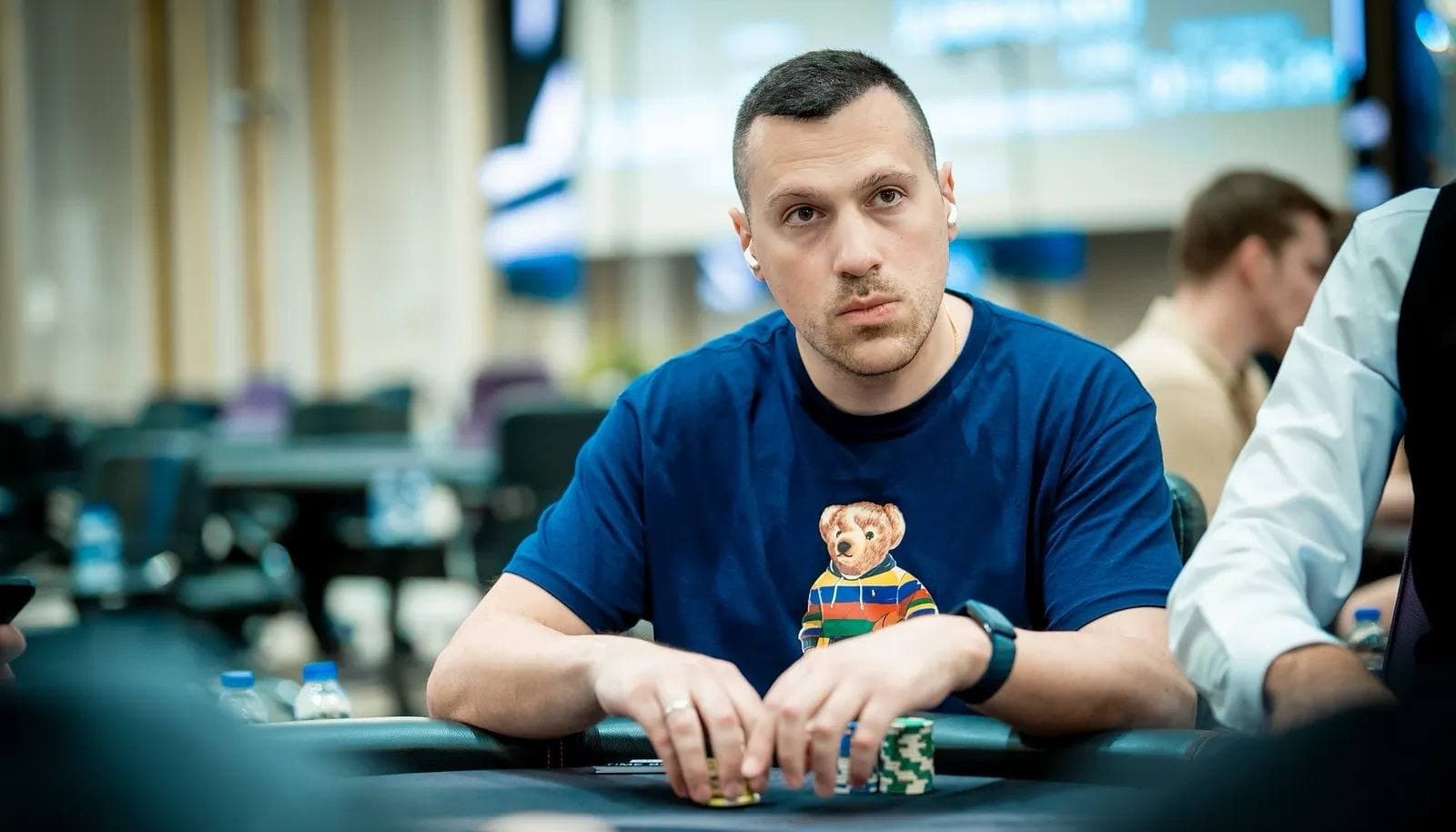 Martirosyan advanced to Day 2 of the first Onyx Series event with the third-largest stack